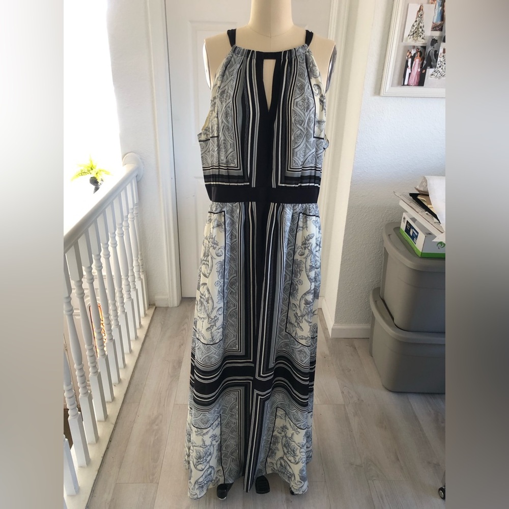 VINCE CAMUTO Maxi dress.